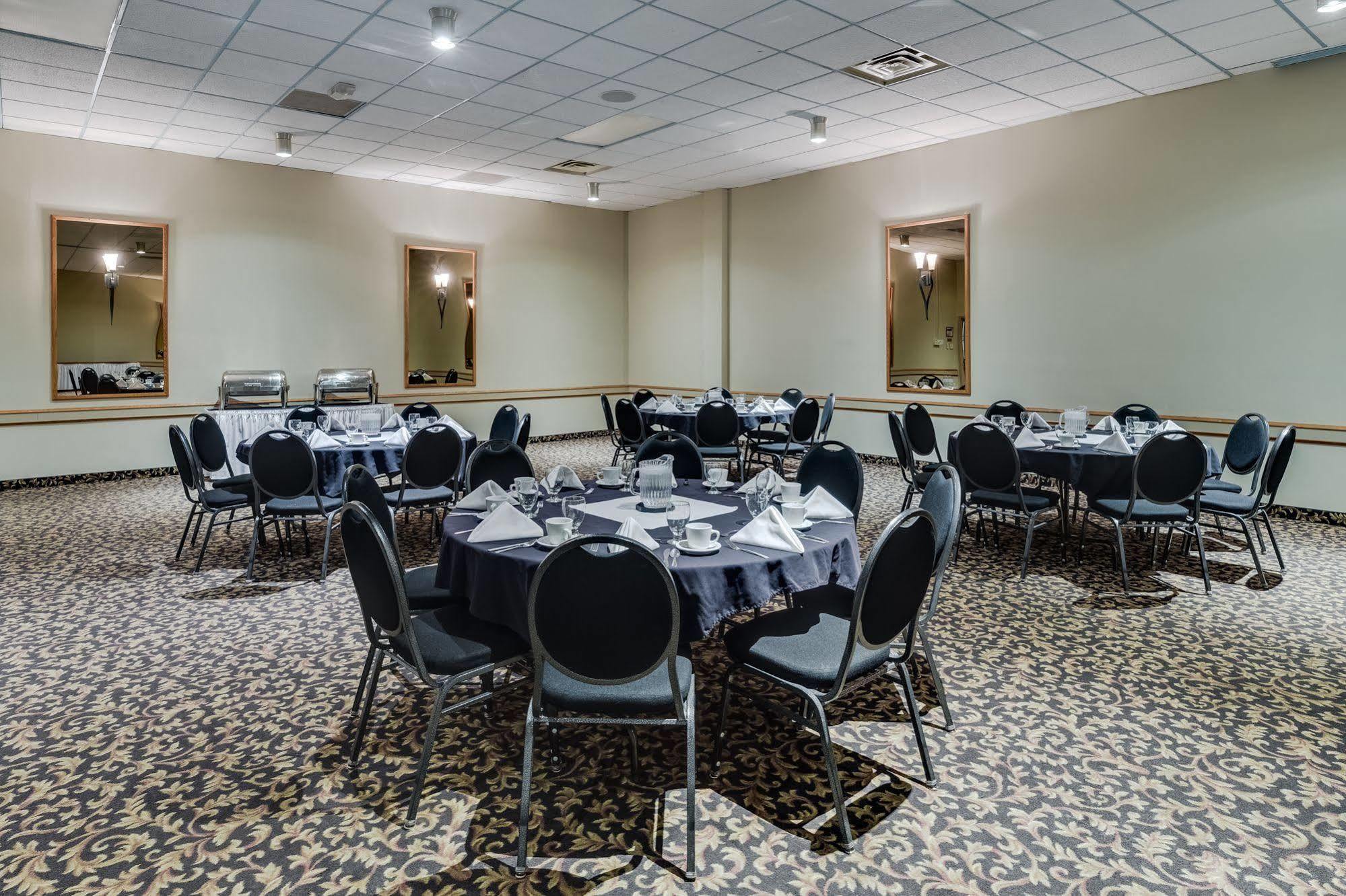 Heritage Inn Hotel&Convention Centre - Moose Jaw Extérieur photo