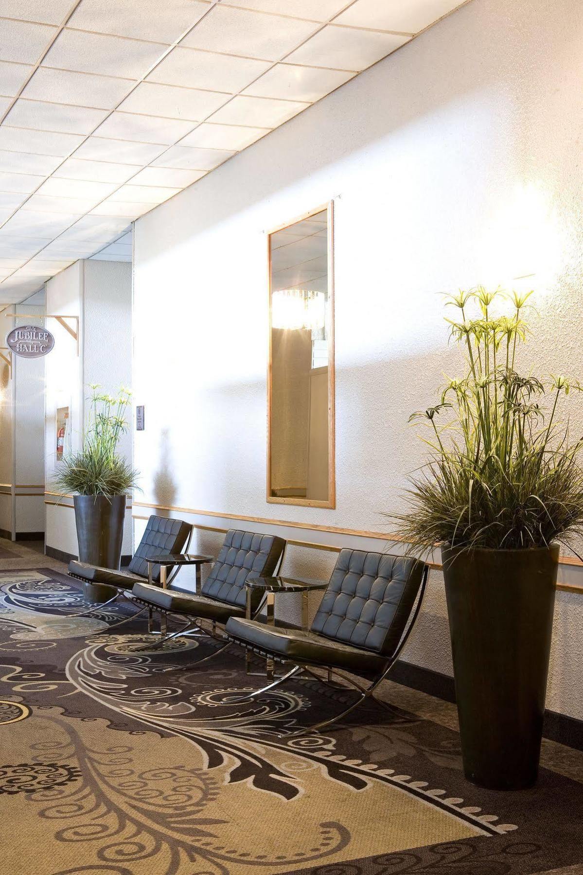 Heritage Inn Hotel&Convention Centre - Moose Jaw Extérieur photo
